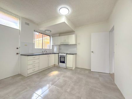 RENOVATED TOWNHOUSE - Photo 4