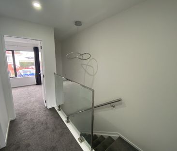 Discover comfort and style at 2/20 Metcalfe Rd, Ranui. - Photo 5