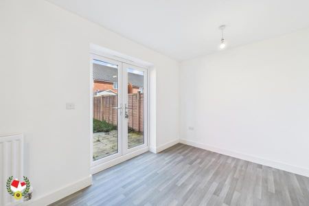 De Lisle Bush Way, Great Oldbury, Stonehouse - Photo 2