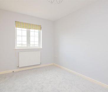 4 bed House - Detached To Let - Photo 3