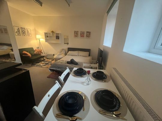 Studio Flat, Upper Street, N1 - Photo 1