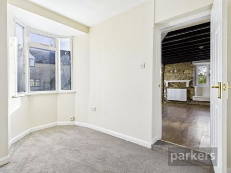 4 bedroom detached house to rent - Photo 2