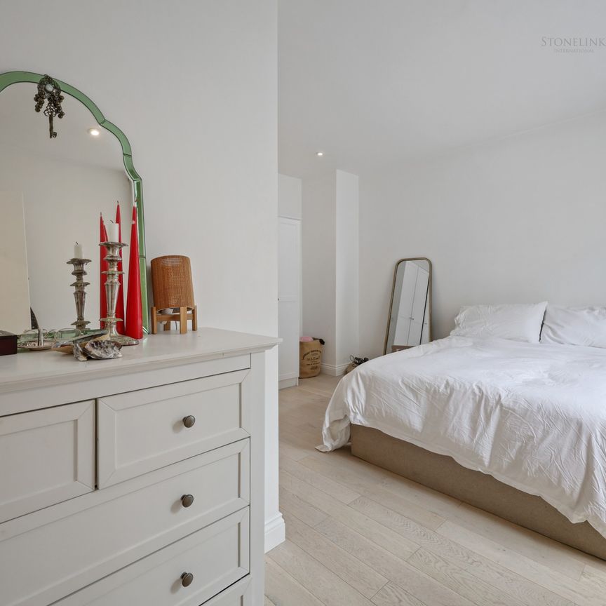 Stunning Kensington Garden Retreat: 2 Bedroom & 2 Bathroom Luxe Basement Apartment - Photo 1