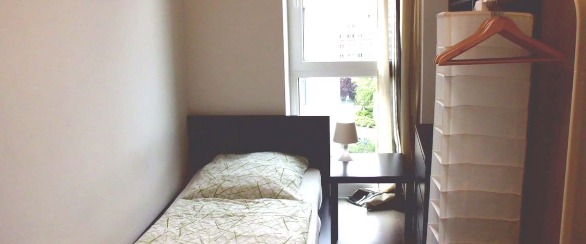 Room in Bernhard-Weiß-Straße, Berlin for 51 m² with 3 bedrooms - Foto 1