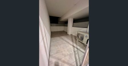 Modern and Spacious One Bedroom Apartment! - Photo 2