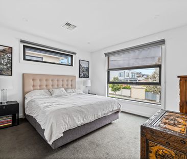 Spacious family living in a prime Strathmore setting - Photo 6