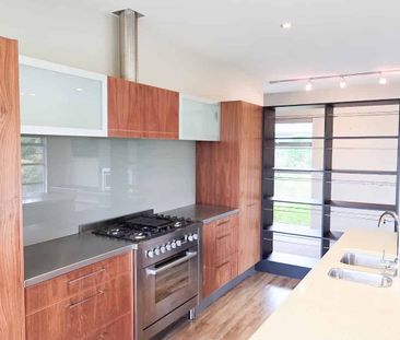 Family Home with Office Space in Private Raumati Beach Subdivision - Photo 3