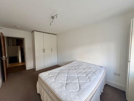 2 Bed Flat, Green Street, E13 - Photo 3