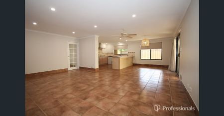 Spacious Modern Living in Central Dalyellup - Photo 4