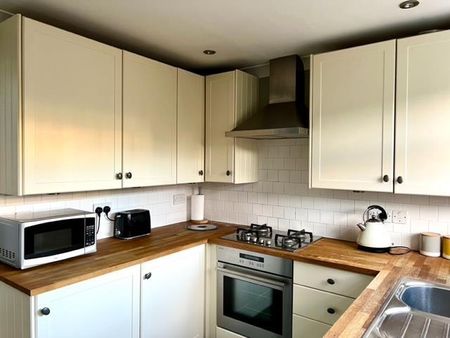 2 bedroom terraced house to rent - Photo 4