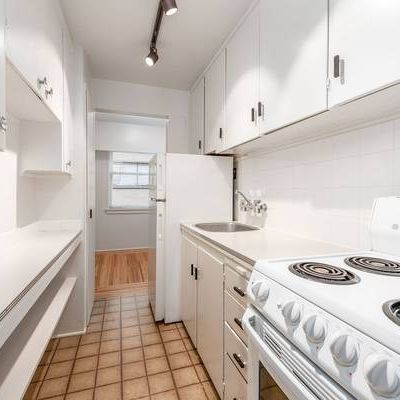 Cambie St - Bachelor Unit Available - Photo 1