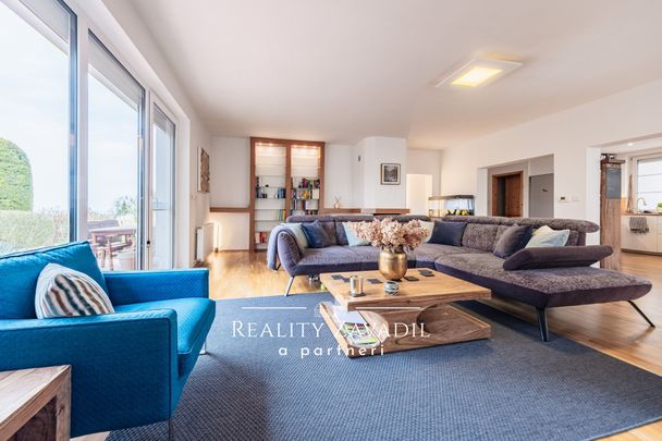 Pronájem rodinného domu 271 m², Na Skalce, Popovičky - Photo 1