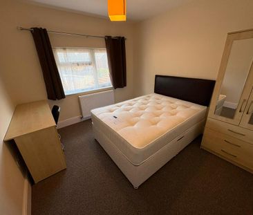 5 Bed Student Accommodation - Photo 3