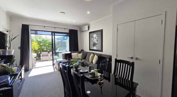 Hobsonville, 2 Bedrooms, $700 - Photo 1