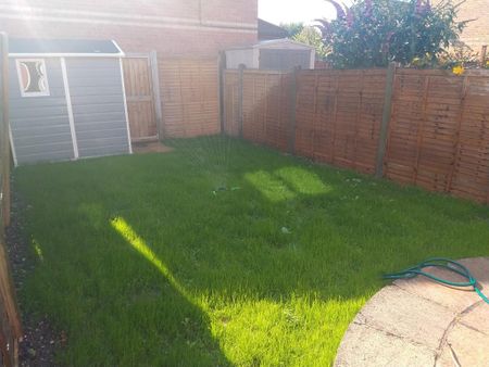 2 bedroom terraced house to rent - Photo 4