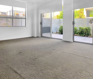 Modern one bedroom unit - 20% below market rent - Photo 1