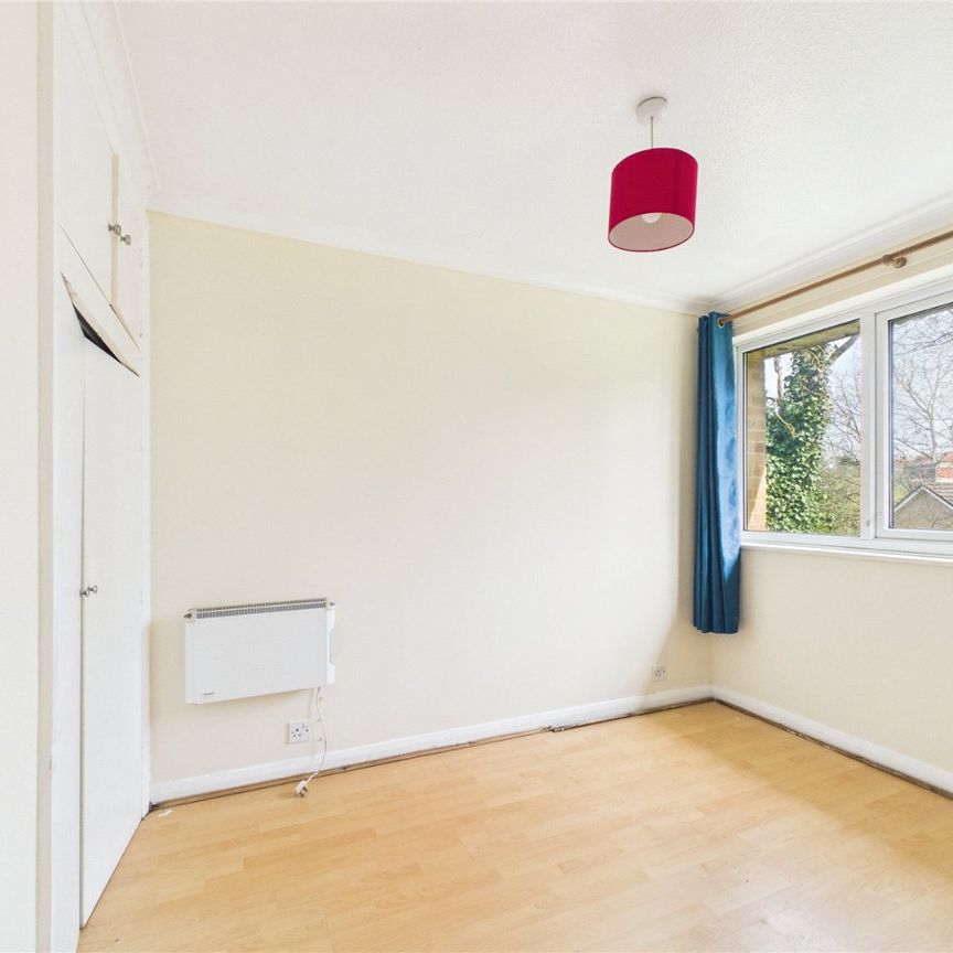 2 bedroom Flat in Bath Road, Reading - Photo 1