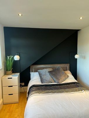 1 bedroom in a house share to rent - Photo 1