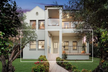 Three Bedroom Home Located in Hunters Hill's Peninsula - UTILITIES INCLUDED - Photo 5