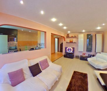 Constanta, Badea Cartan, Ap.3 Cam, Decomandat, Et.4/10 - Fotografie 1