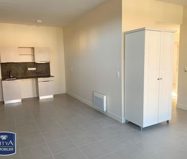 Location Appartement 3 pièces 67m² FONTENAY LE COMTE 85200 - Photo 2