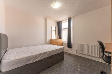 9 Tiverton Road - Photo 4
