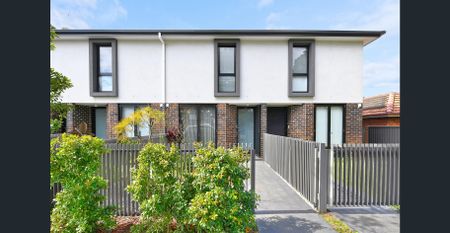 Sun-Filled Terrace-Style Home in the Heart of Beverly Hills - Photo 4