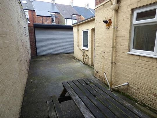 5 bedroom terraced house to rent - Photo 1