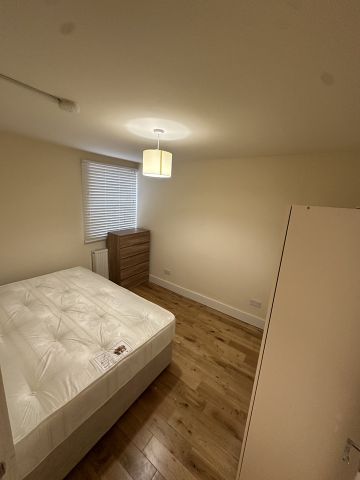 3 Bed Flat, Old Kent Road, SE15 - Photo 3