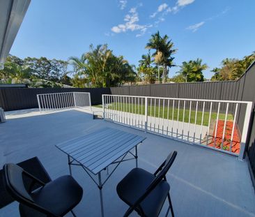 1/167 Olsen Avenue, Labrador QLD 4215 - Photo 4