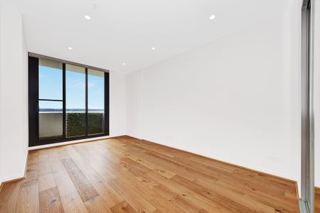 Stylish 3 Bedroom High-Rise Apartment with Stunning View - Photo 2