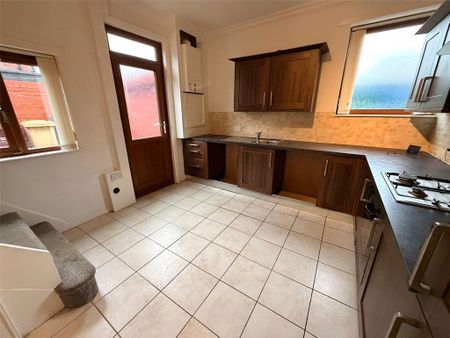 2 bedroom end of terrace house to rent - Photo 3