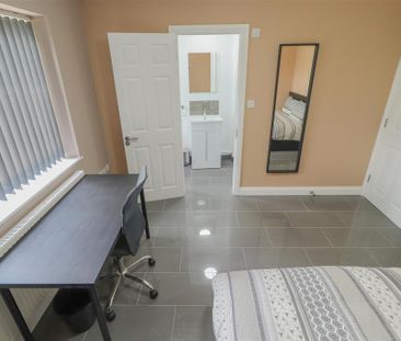 6 bedroom terraced house to rent - Photo 3