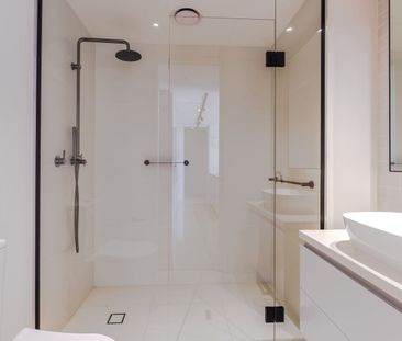 Sleek Two-Bedroom Apartment in South Melbourne - Photo 5