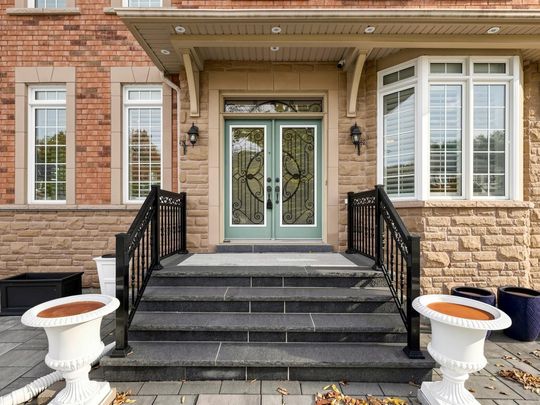For Lease - 1 Crossroads Drive, Richmond Hill, Ontario - Photo 1
