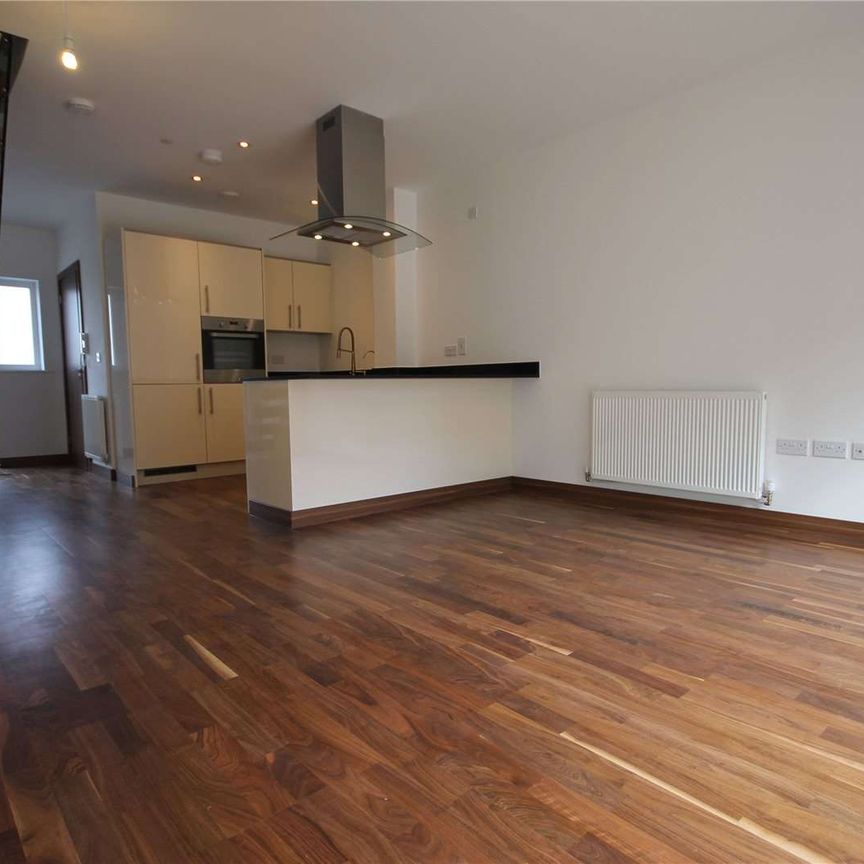 A modern, high-specification two-bedroom duplex apartment - Photo 1