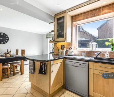 4 bedroom semi-detached house to rent - Photo 1