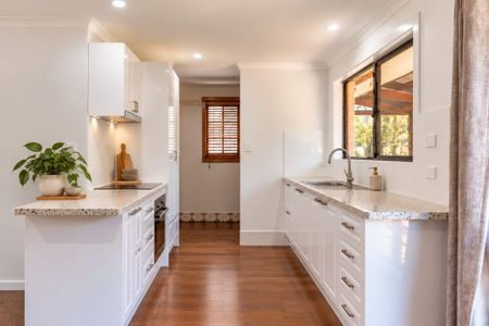 Renovated unit in quiet cul-de-sac location - Photo 4