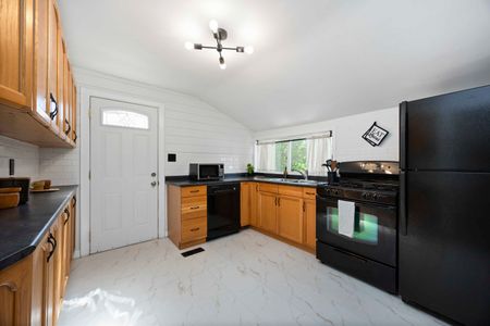 133 Penrose Street, Sarnia, ON N7T4T9 - Photo 3