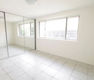 GAS COOKING AND FLOOR TILES THROUGH-OUT - IN THE HEART OF WESTMEAD ... - Photo 2