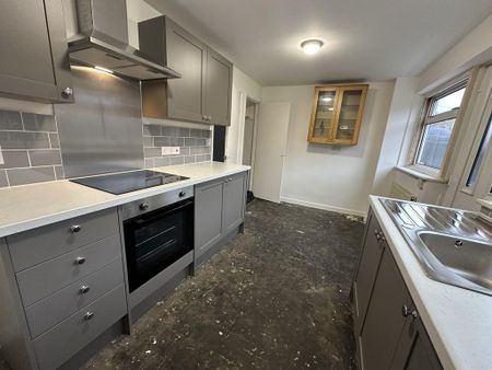 3 bedroom terraced house to rent - Photo 4