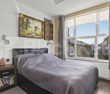 Spacious Split-Level Two Bedroom Apartment on High Road, N15 - Photo 5