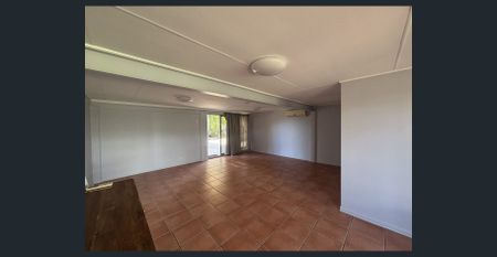 Large Home Ooralea - Photo 2