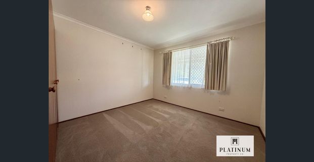 Coastal Charm – Easy-Care Living Close to the Beach - Photo 1