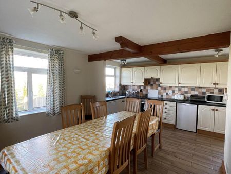 4 bedroom detached house to rent - Photo 4