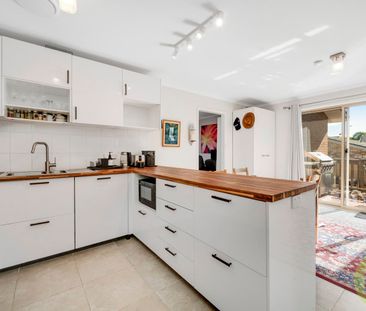 Low-Maintenance Comfort with Modern Touches - Photo 6