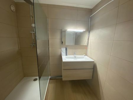 Location Appartement 2 pièces 57m² AVIGNON 84000 - Photo 5