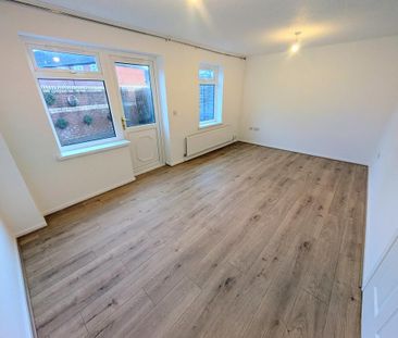 3 bedroom end of terrace house to rent - Photo 5