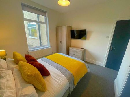1 bedroom in a house share to rent - Photo 2