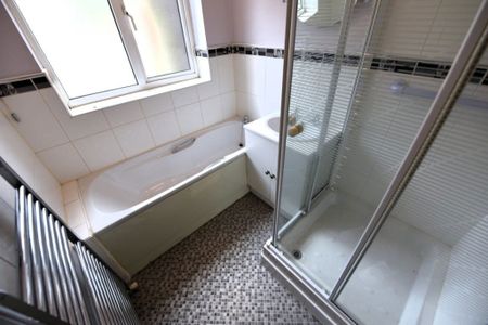 2 bedroom Flat in Grovewood, Leeds - Photo 5